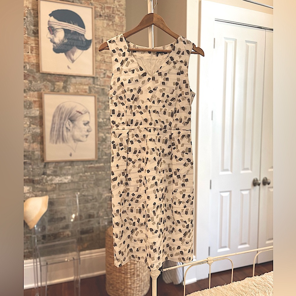 White cotton dress with grey and taupe paintbrush print. Size 44 US size 8)